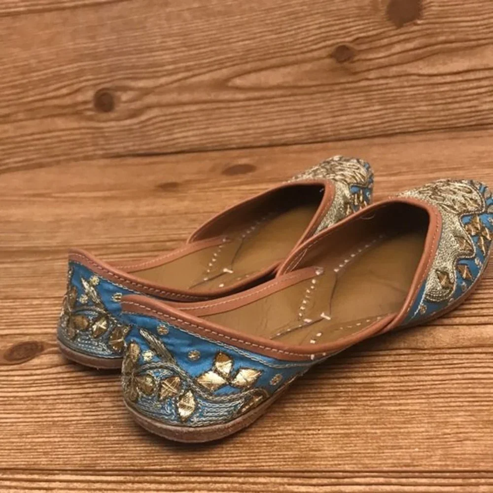 Embroidered Girls bright colored slip on‎ flats size 2
